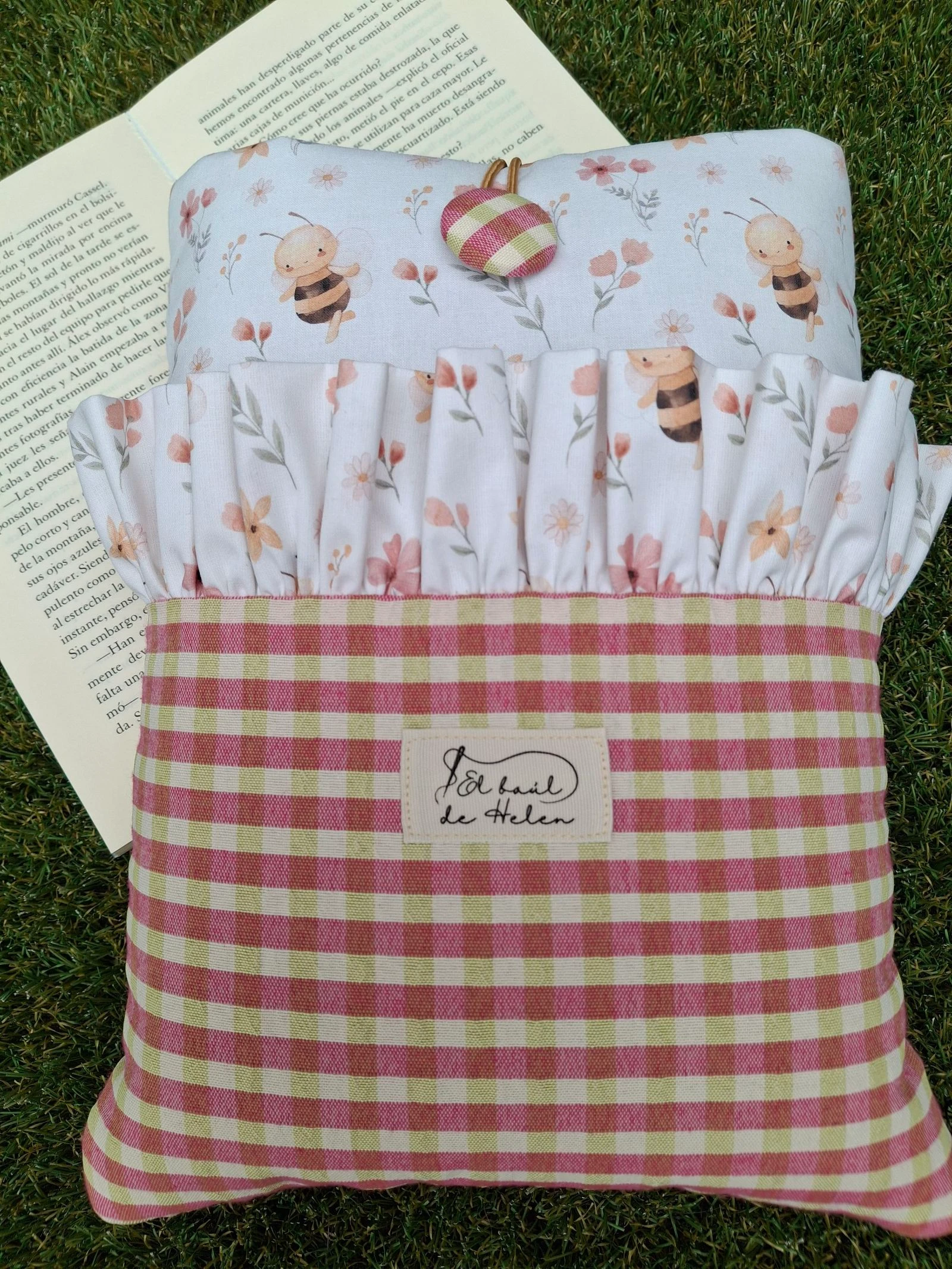 Funda para libro acolchada hecha a mano